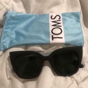 TOMS Cat Eye Sunglasses